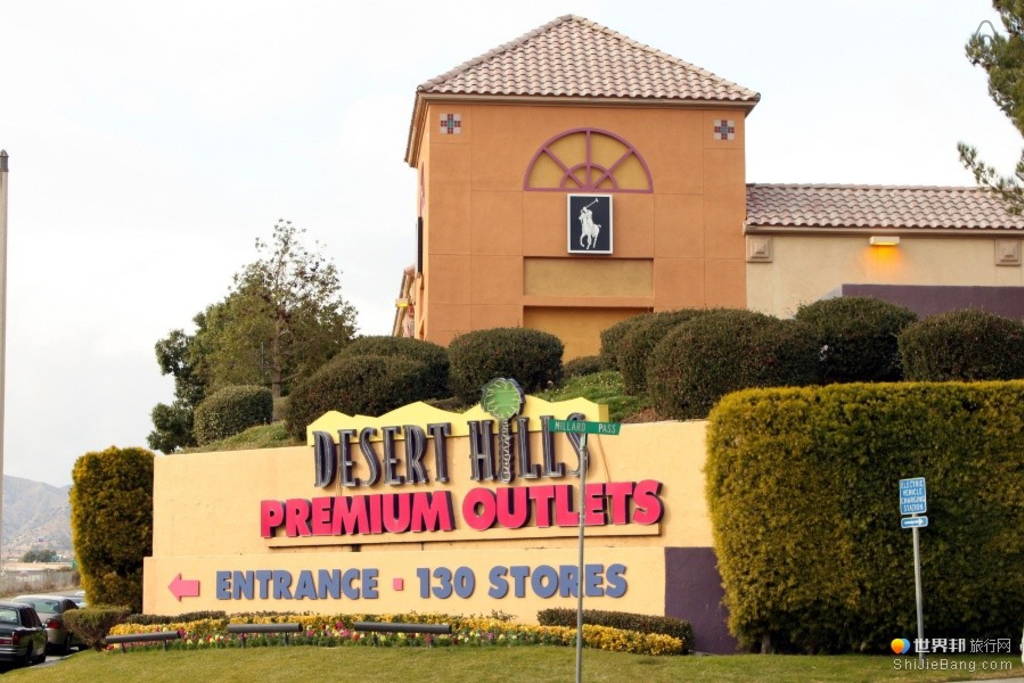 Desert Hill Premium Outlet